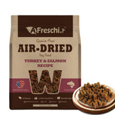 Alimento secado al aire de A Freschi srl con pavo y salmón, sabor apetitoso.