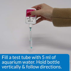 API Saltwater Master Test Kit botellas de reactivo para mediciones.