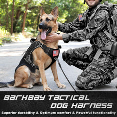 BARKBAY arnés táctico, vista frontal, ayuda a evitar tirones y facilita el entrenamiento.