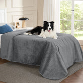 Funda impermeable Bedsure para muebles, gris ceniza, protege ante derrames de mascotas sin manchar.