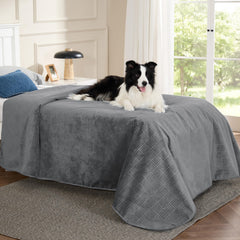 Funda impermeable Bedsure para muebles, gris ceniza, protege ante derrames de mascotas sin manchar.