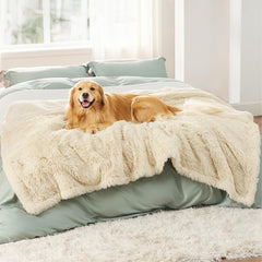 Bedsure manta impermeable para perros grandes crema protege muebles y derrames.