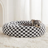Cama donut BFPETHOME para perros medianos, ofrece soporte cómodo.