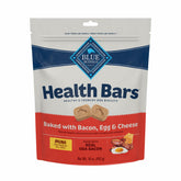 Blue Buffalo Health Bars Mini, primer plano crujiente con sabor tocino, ideal como recompensa.