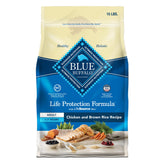 Blue Buffalo Life Protection Formula con pollo real para músculos fuertes y sabor natural.