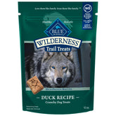 Blue Buffalo Premios de Sendero Salvaje con pato, primer ingrediente para perros activos.