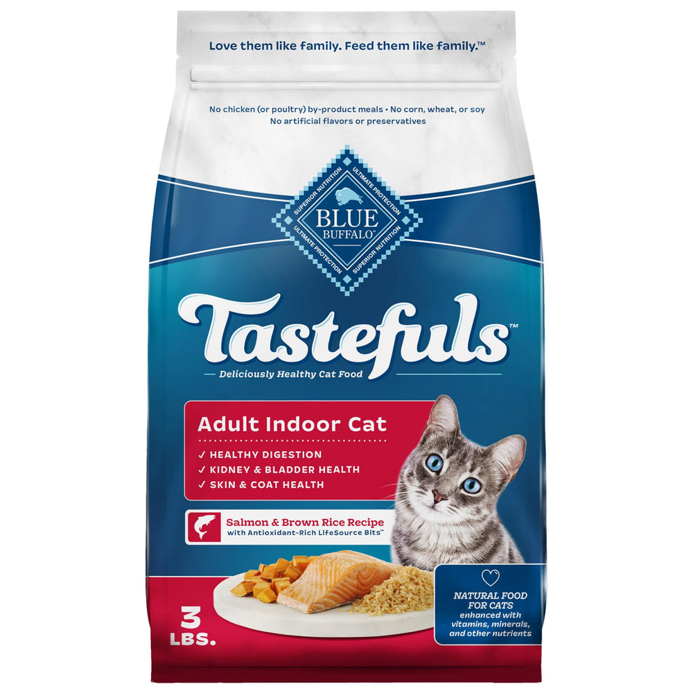 Blue Buffalo Tastefuls croquetas secas para gatos de interior con salmón real.