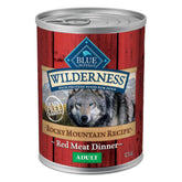 Blue Buffalo Wilderness alimento húmedo para perros con carne roja, sabor intenso y energía.