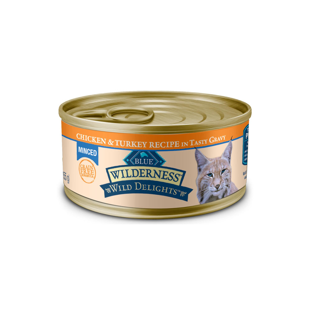 Blue Buffalo Wilderness Delights con pollo y pavo en salsa, sabor natural para gatos activos.