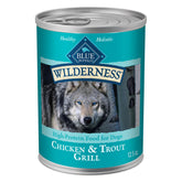 Blue Buffalo Wilderness: lata abierta de pollo y trucha grill para perros activos.