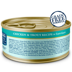 Blue Buffalo Wilderness latas pollo trucha en gravy, textura jugosa para gatos adultos
