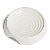 CatGuru tazones para gatos cerámicos, vista frontal, diseño poco profundo facilita comer cómodo.