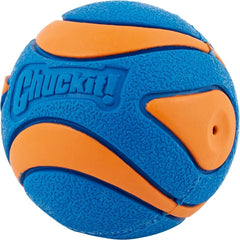 Dos pelotas Chuckit Ultra Squeaker incluidas para sesiones continuas de juego.