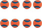 Chuckit! Pelota Ultra medio para rebote alto durante el juego de buscar.
