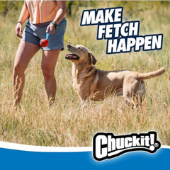 Chuckit Ultra Tug en azul y naranja brillantes para mejor visibilidad.