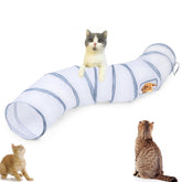 Túnel Deofun para gatos en forma S blanco, ideal para explorar dentro de casa.