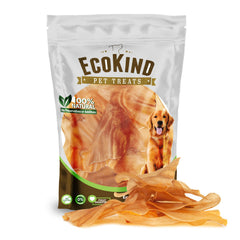 Perro disfrutando oreja de vaca EcoKind, masticación prolongada.