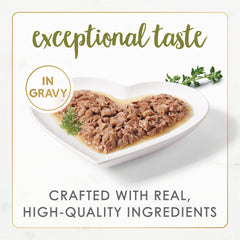 Fancy Feast Gourmet Naturals: salsa suave en lata con pollo para gatos.