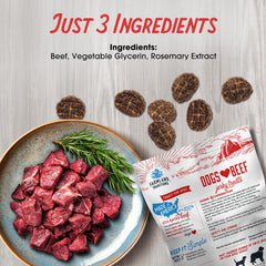 Perro entrenando con jerky Farmland Traditions como premio sabroso