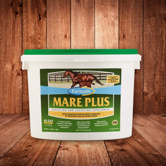 Farnam Mare Plus: gránulos en comedero para apoyo nutricional de yeguas gestantes y lactantes.