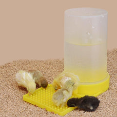 Bebedero FOIBURELY amarillo, tamaño ideal para jaulas pequeñas.