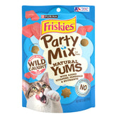 Friskies Natural Yums con atún salvaje en empaque 6oz, snack práctico para gatos.