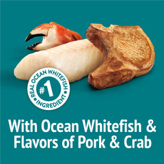 Friskies Party Mix Meow Luau Crunch, sabor marino con pescado blanco, cerdo y cangrejo.