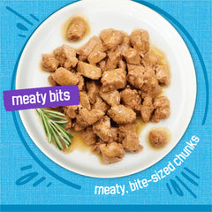Friskies Trozos Carnosos con Pescado del Océano en Salsa, primer plano de trozos jugosos