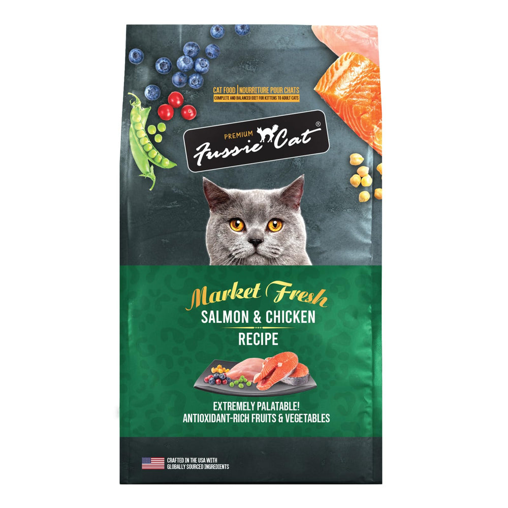 Fussie Cat Market Fresh salmón y pollo, opción sabrosa para gatos exigentes.