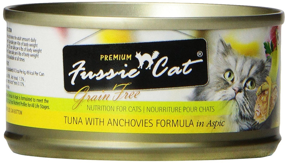 Fussie Cat Premium Atún y Anchoas en Aspic, lata abierta con textura apetecible.