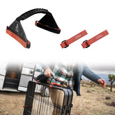 FXW Easy-Carry Straps transporta la jaula naranja entre vehículo recreativo y camping con facilidad.