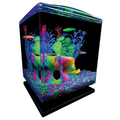 GloFish verde fluorescente que destaca el sustrato