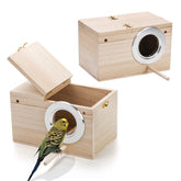 Hiceeden caja nido para periquitos, vista frontal del nido de madera natural.
