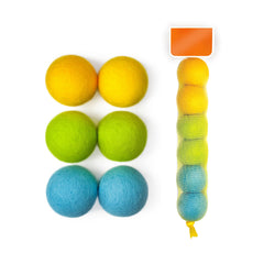Hi Purr bola de fieltro amarilla para juego interior, estimulante y segura.