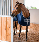 Horseware Amigo Stable Sheet, cierre frontal recto para un ajuste seguro en establo.