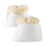 Horze Signature Bell Boots blancas, vista frontal, protegen talones durante saltos.