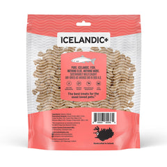 Icelandic+ Mini Fish Chips Salmón en mano para premiar entrenamientos.