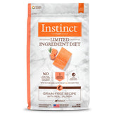 Instinct: bolsa con dieta de ingredientes limitados y salmón real para perros sensibles.
