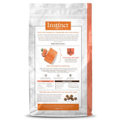Instinct Salmón Real: croquetas sin granos para piel y pelaje saludables.