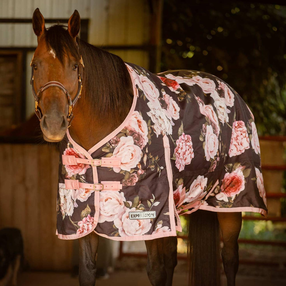 Jeffers Expression Rose Garden, vista frontal, manta impermeable y transpirable para viento y lluvia.