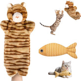 Guante de lucha Kapawze para gatos con pez catnip en acción, juego seguro.