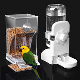 El conjunto de bebederos lemtrflo en jaula, vista frontal, mantiene la comida ordenada para aves pequeñas.