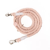 Lucy & Co Rosewater, correa manos libres para paseos cómodos y seguros.