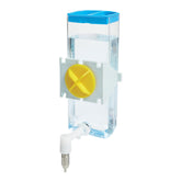 Botella MidWest en jaula para roedores, fácil de instalar y rellenar.