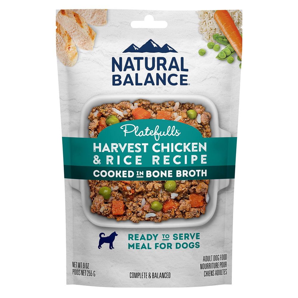 Natural Balance Platefulls muestra una porción casera de pollo, arroz y caldo para perros