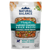 Natural Balance Platefulls muestra una porción casera de pollo, arroz y caldo para perros