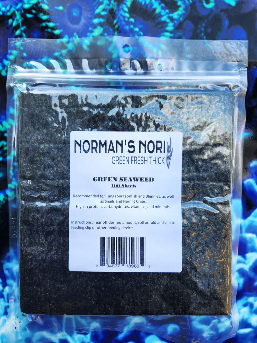 Norman's Nori: empaque frontal con hojas de alga verde para alimentación diaria de peces.