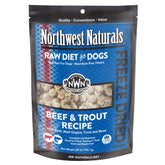 Northwest Naturals Bocados deshidratados de res y trucha, ideales para entrenamiento y recompensa.