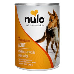 Nulo lata pollo zanahorias guisantes sin granos: opción para perros activos.