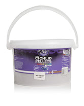 Omega One pellets color cíclidos, se hunden lentamente para alimentación diaria en el acuario.